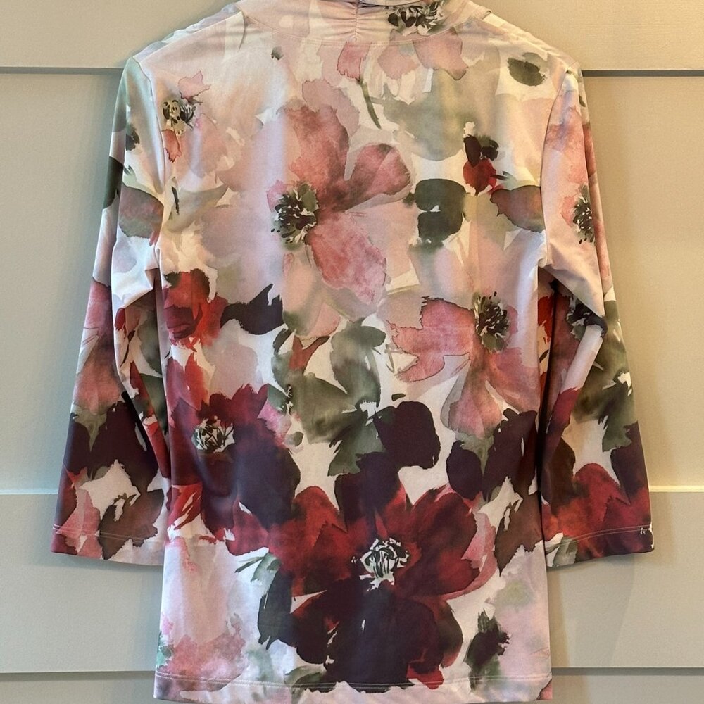 🌸 St. John Floral V-Neck Top – Size Medium - Picture 3 of 6